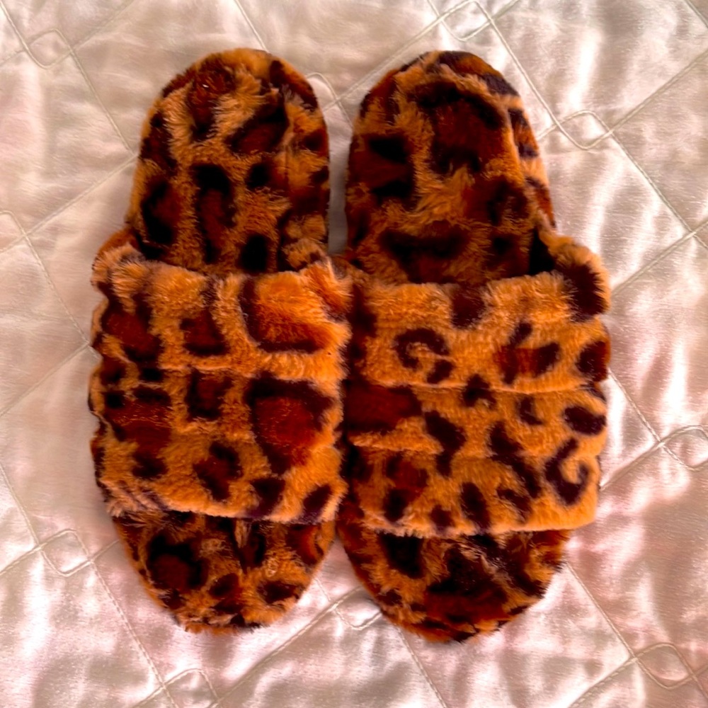 Fuzzy Leopard Slippers